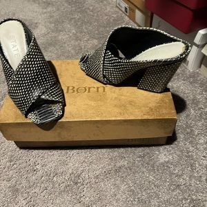Good condition women State Heeled sandals size 7.5